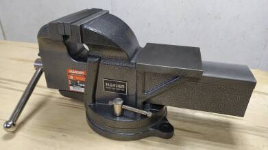 (600612) Тиски профессиональные 26,5 кг., 350х150х185 мм.// HARDEN